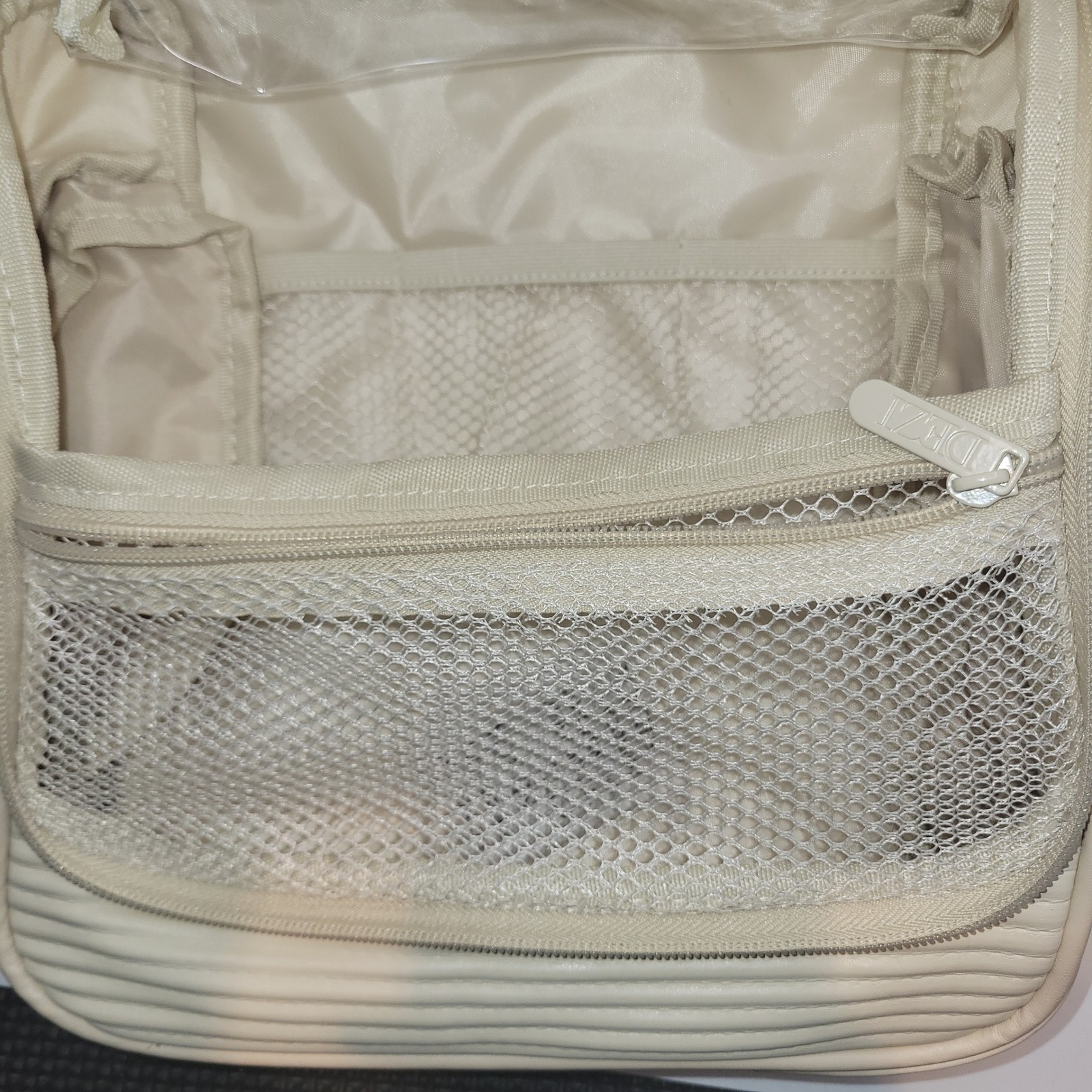 Dezi Skin Travel Bag Cream Beige Ribbed Hanging Toiletry Cosmetic Case Be091 New — image 6 of 8